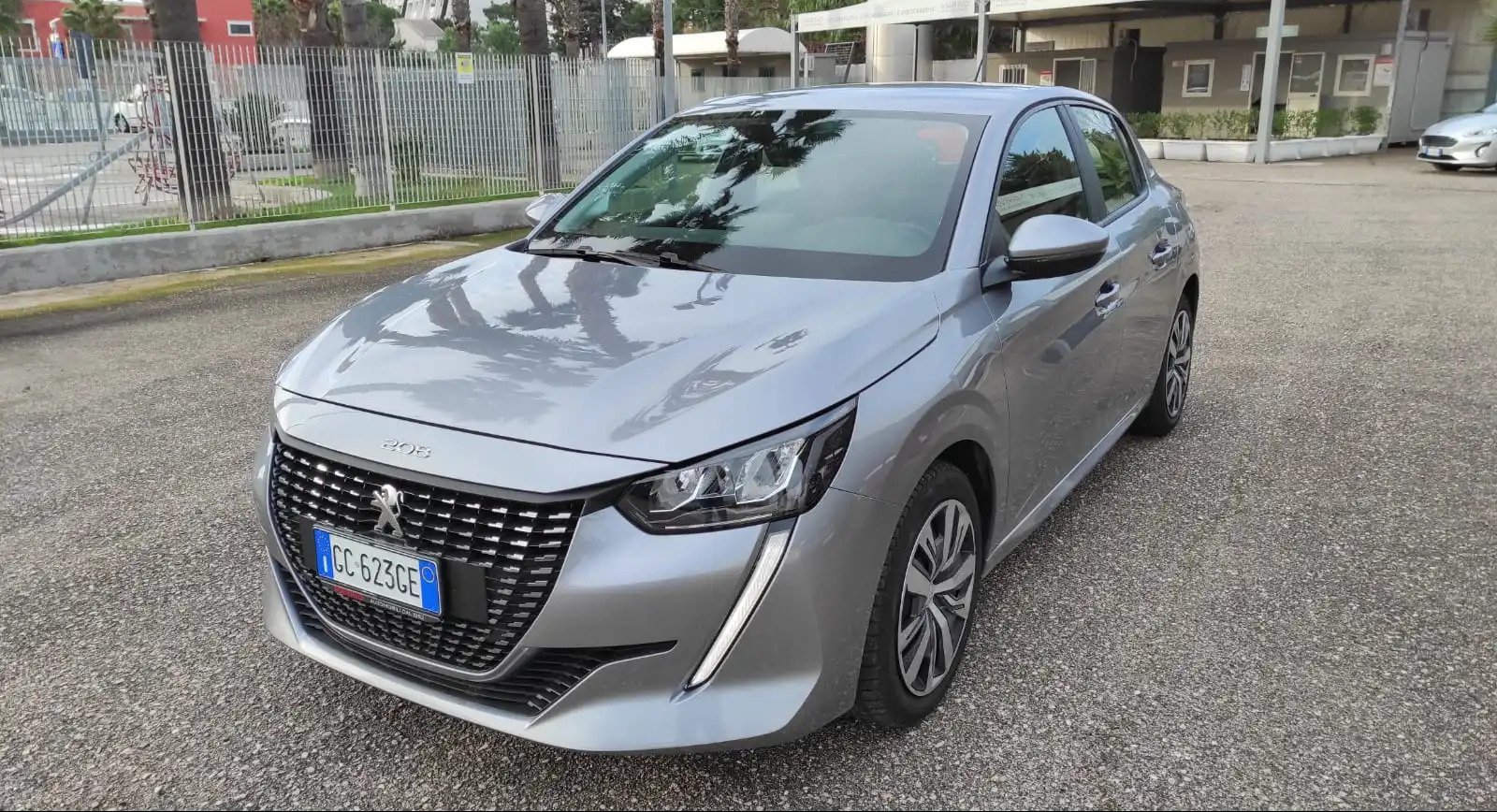 PEUGEOT 208 