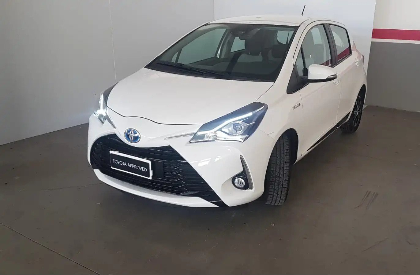 TOYOTA YARIS HYBRID 