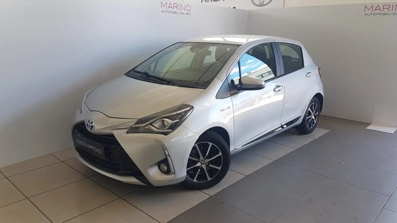 TOYOTA YARIS HYBRID 