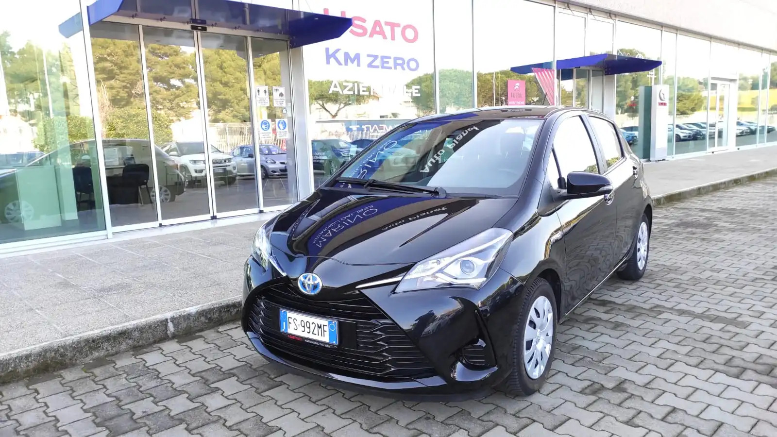 TOYOTA YARIS HYBRID 