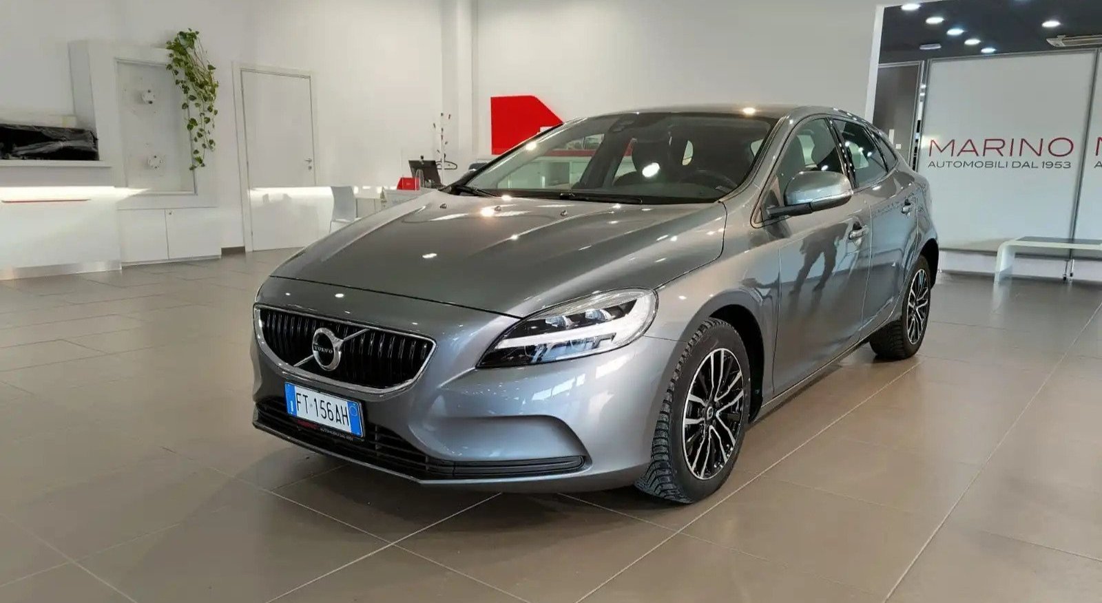 VOLVO V40